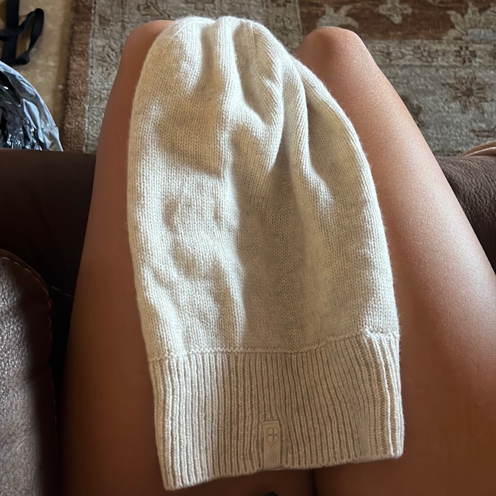 HALLE BERRY x SWEATY BETTY BEANIE